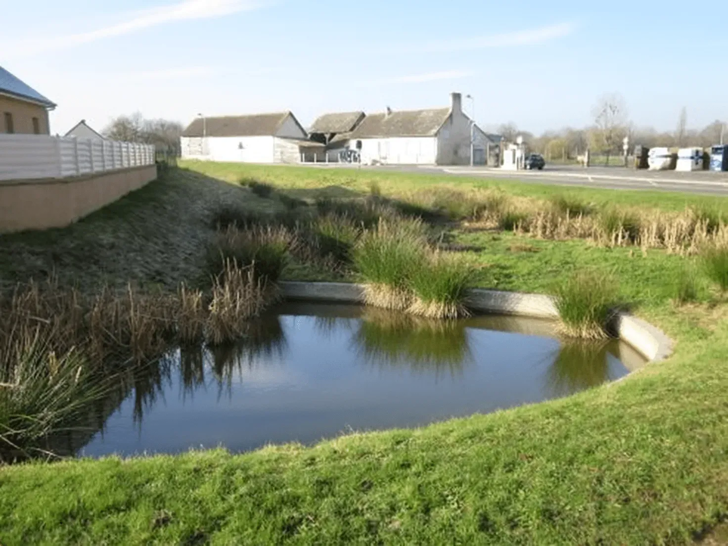 Firefly_petit bassin de retention eau terrain maison individuelle 652506-min